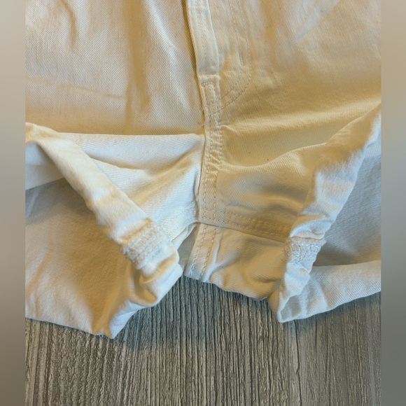 Old Navy Women's White Cuffed 3 Inch Inseam Mid Rise Denim Shorts 2 100% Cotton. - Picture 4 of 8